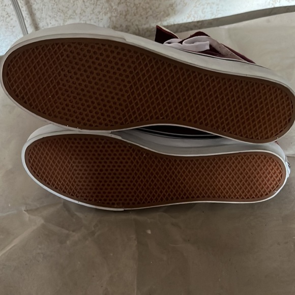 Vans - Picture 7 of 10